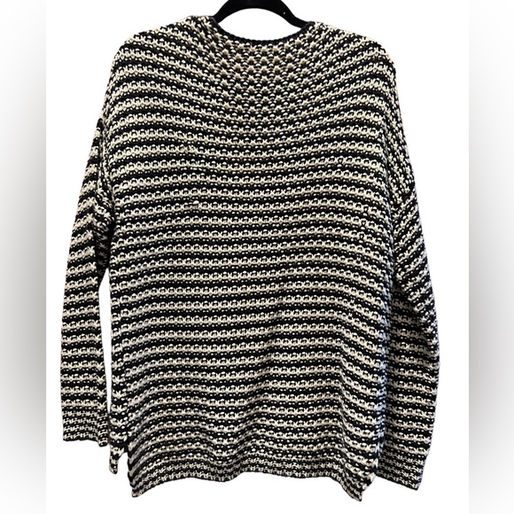 V-neck knit sweater - Picture 2 of 3